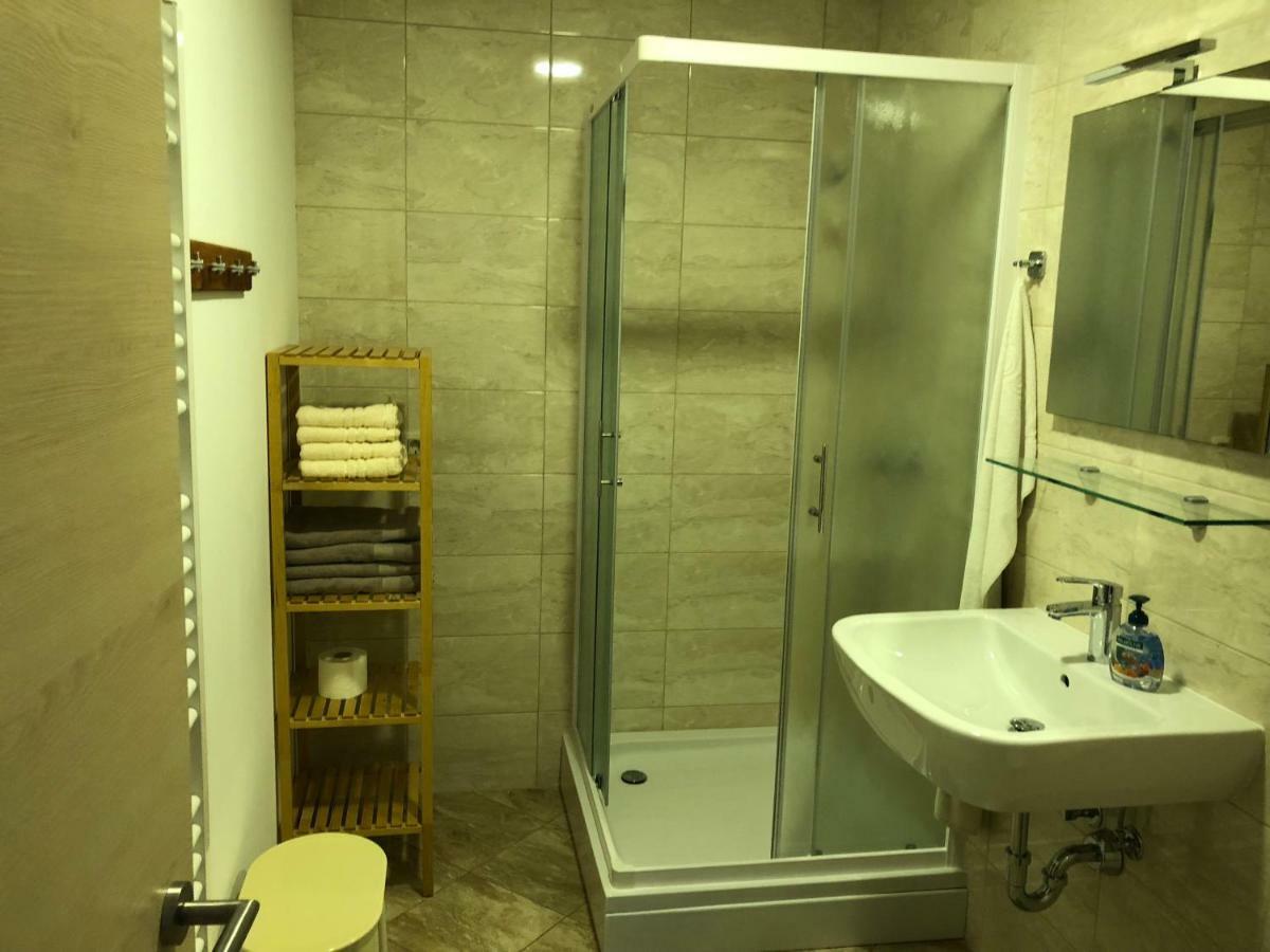 Apartma Linhartov Trg Радовлица Экстерьер фото